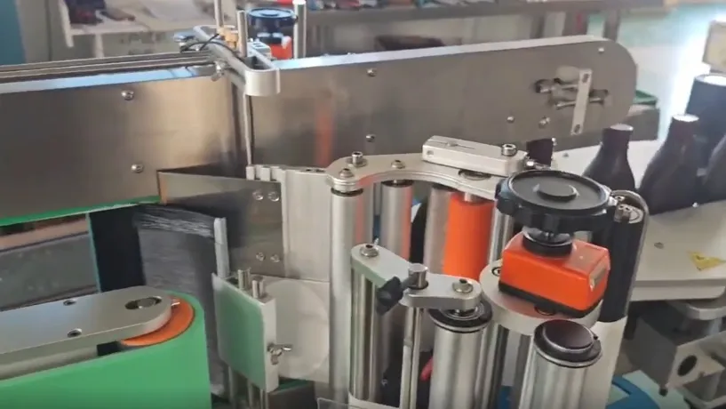 Front and Back Labeling Machine for Chocolate Sauce Bottle